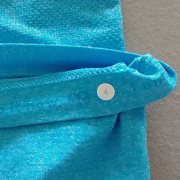 Women's Size 4 Lululemon Athletica: running and training short sleeve shirt - Picture 10 of 10